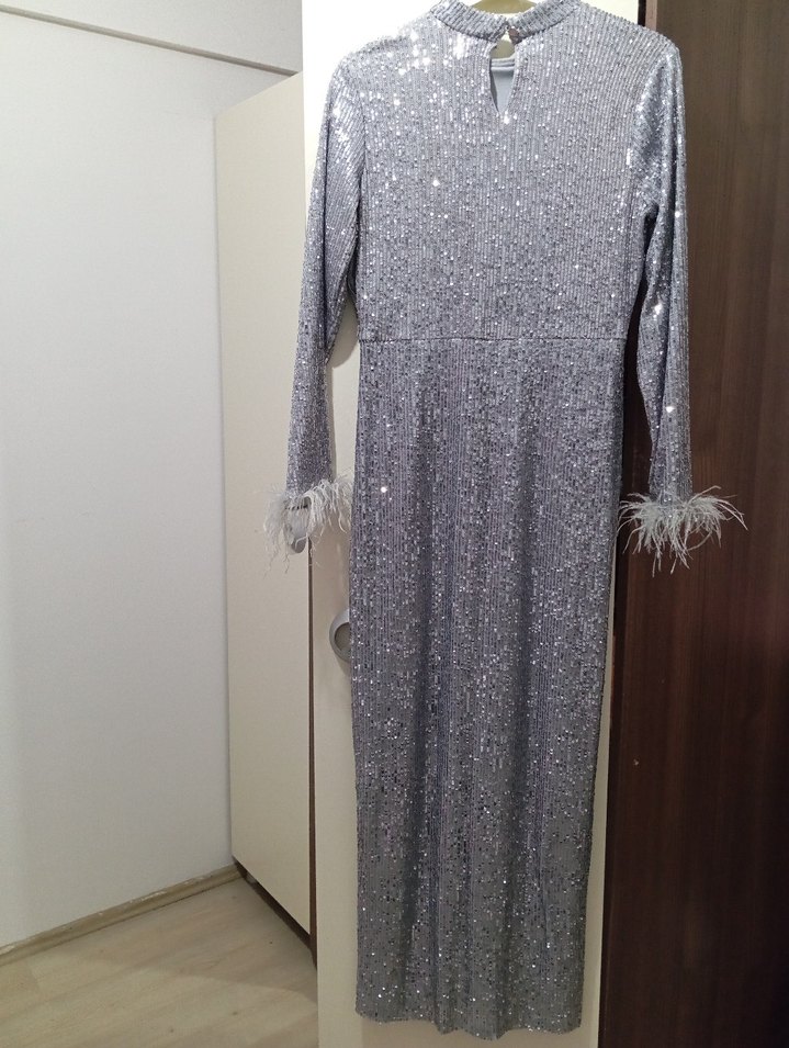 Gri Uzun Kollu Drapeli Abiye Elbise - Görsel 3