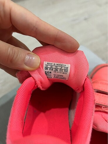 26 Beden pembe Renk Adidas marka kız çocuk ayakkabısı