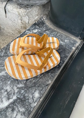 Mango Sarı Çizgili parmak arası sandalet