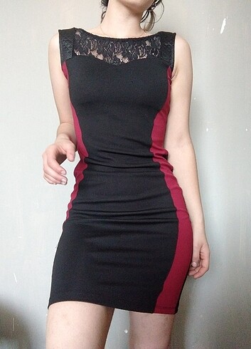Siyah kırmızılı mini elbise