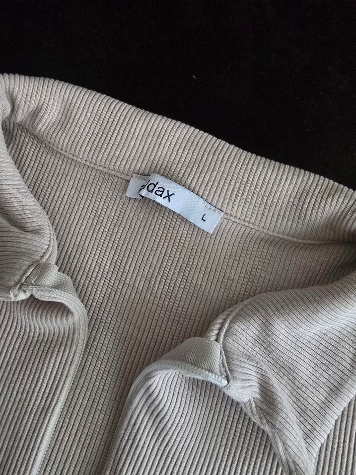 Bej V Yaka Uzun Kollu Kadın Gömlek - Görsel 3