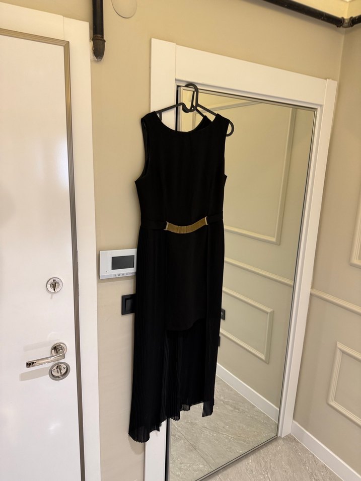 Siyah V Yakalı Kemerli Uzun Elbise - Görsel 2