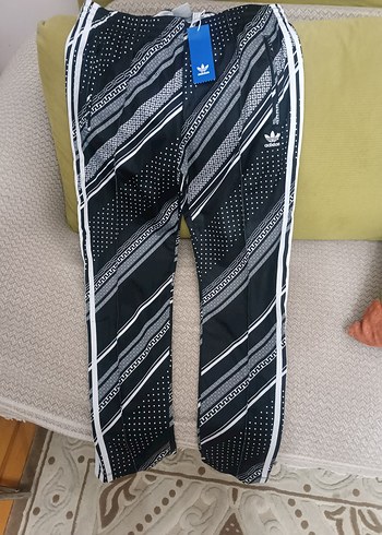Adidas Siyah Desenli Kadın Eşofman Altı