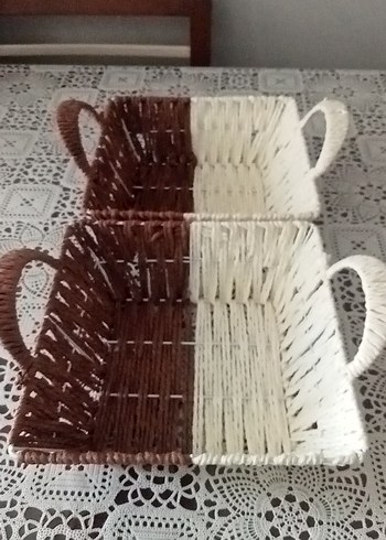 Kahverengi ve Gri Hasır Sepet