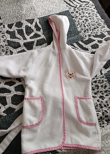 Nakışlı Beyaz Kız Bornoz ve Havlu Seti - Görsel 4