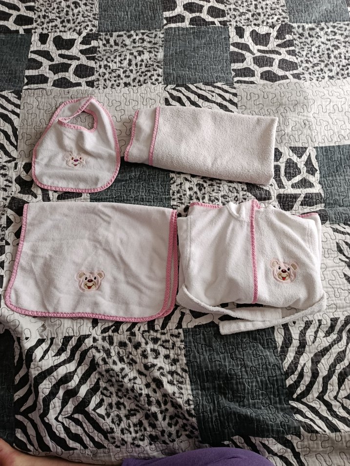 Nakışlı Beyaz Kız Bornoz ve Havlu Seti - Görsel 2