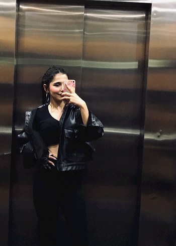 Siyah Deri Kadın Ceket, Gotik Stil