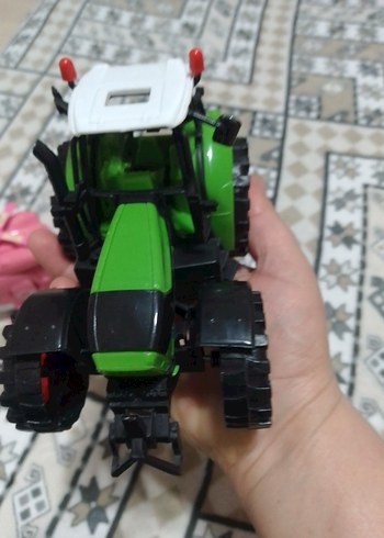 Yeşil Oyuncak Traktör Araba