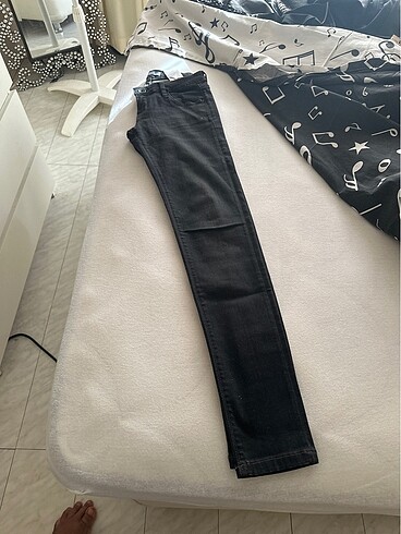 xs Beden siyah Renk GUESS Skınny ultra low beden 25