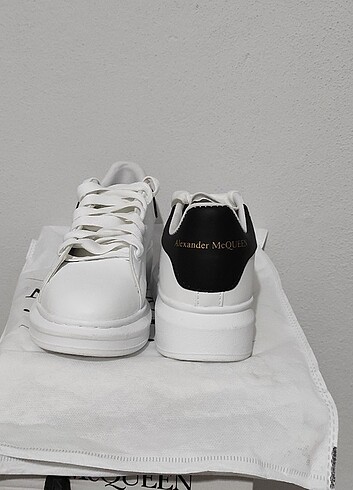 39 Beden Alexander McQueen