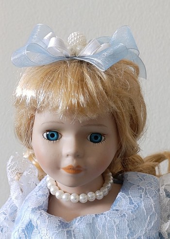 Diğer Pastel Mavi Elbiseli Antika Bebek
