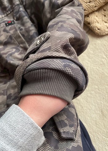 Erkek Çocuk Gri Kamuflaj Desenli Kürklü Kaban - Görsel 10