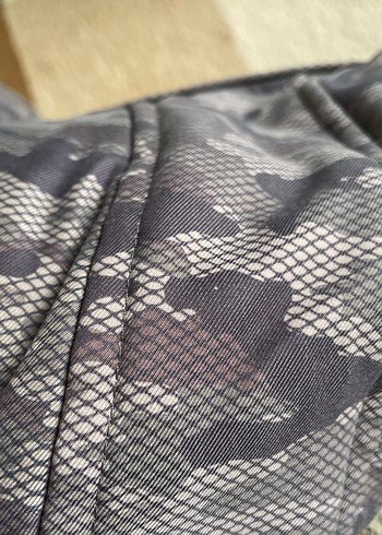 Erkek Çocuk Gri Kamuflaj Desenli Kürklü Kaban - Görsel 7