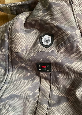 Erkek Çocuk Gri Kamuflaj Desenli Kürklü Kaban - Görsel 3