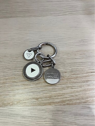 Guess çanta charm