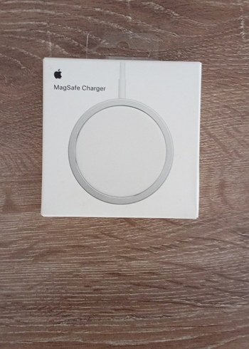 Apple MagSafe Kablosuz Şarj Cihazı Bej