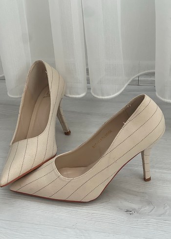 Bej Çizgili Pilili Stiletto