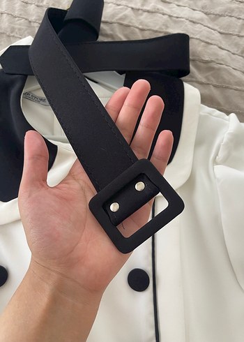 Siyah Yakalı Beyaz Elbise - Görsel 5