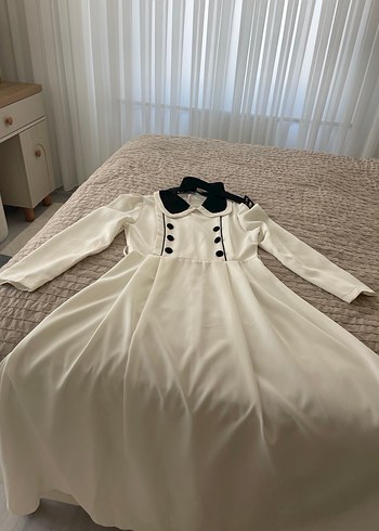 Siyah Yakalı Beyaz Elbise - Görsel 3