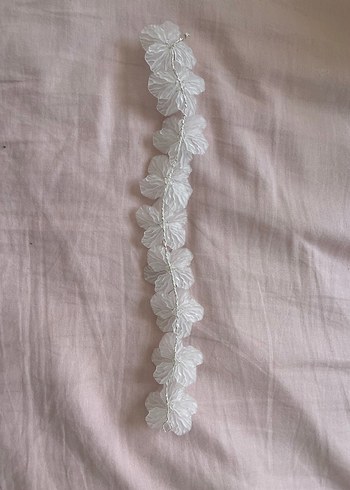 Beyaz Çiçekli Saç Aksesuarı - Görsel 2