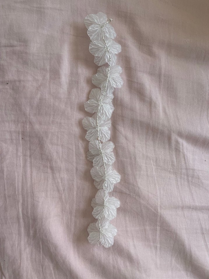 Beyaz Çiçekli Saç Aksesuarı - Görsel 2