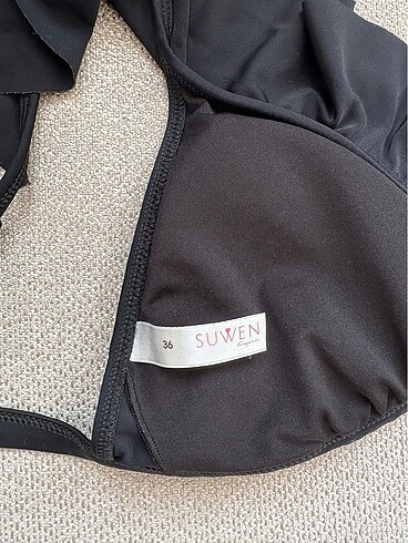 s Beden Suwen Fırfırlı Bikini Üstü