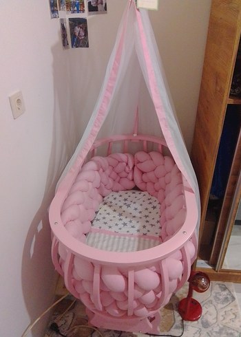 Pembe Ahşap Bebek Beşiği