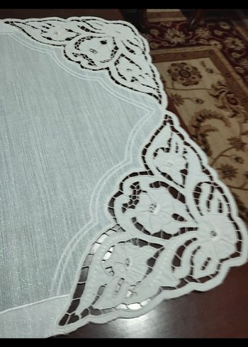 Nakışlı Beyaz Gri Masa Örtüsü - Görsel 3