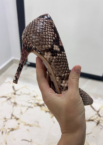 37 Beden Klasik Kahverengi Yılan Derisi Stiletto