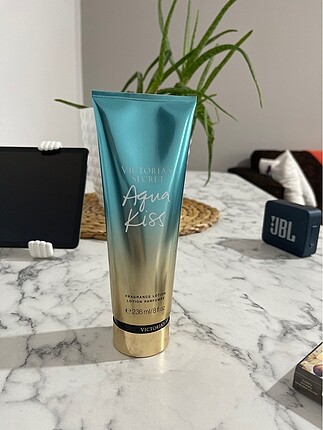Victoria secret vücut kremi.