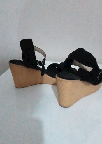 Siyah Tokalı Kadın Dolgu Topuk Sandalet - Görsel 4