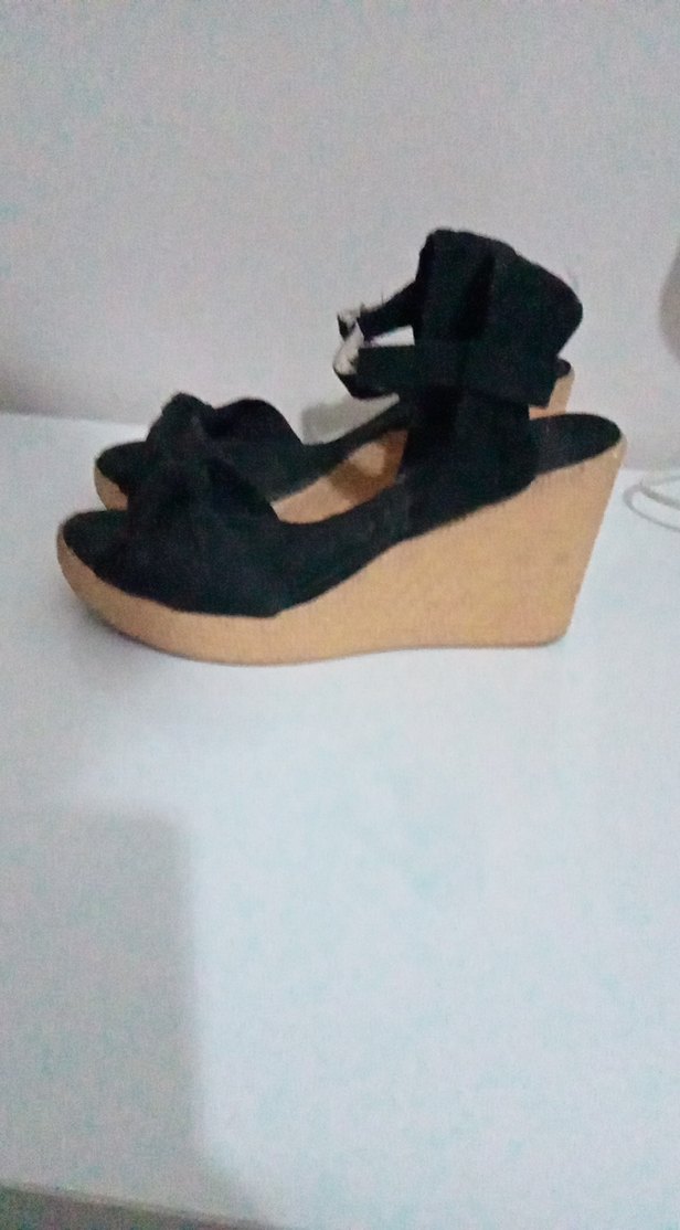 Siyah Tokalı Kadın Dolgu Topuk Sandalet - Görsel 2