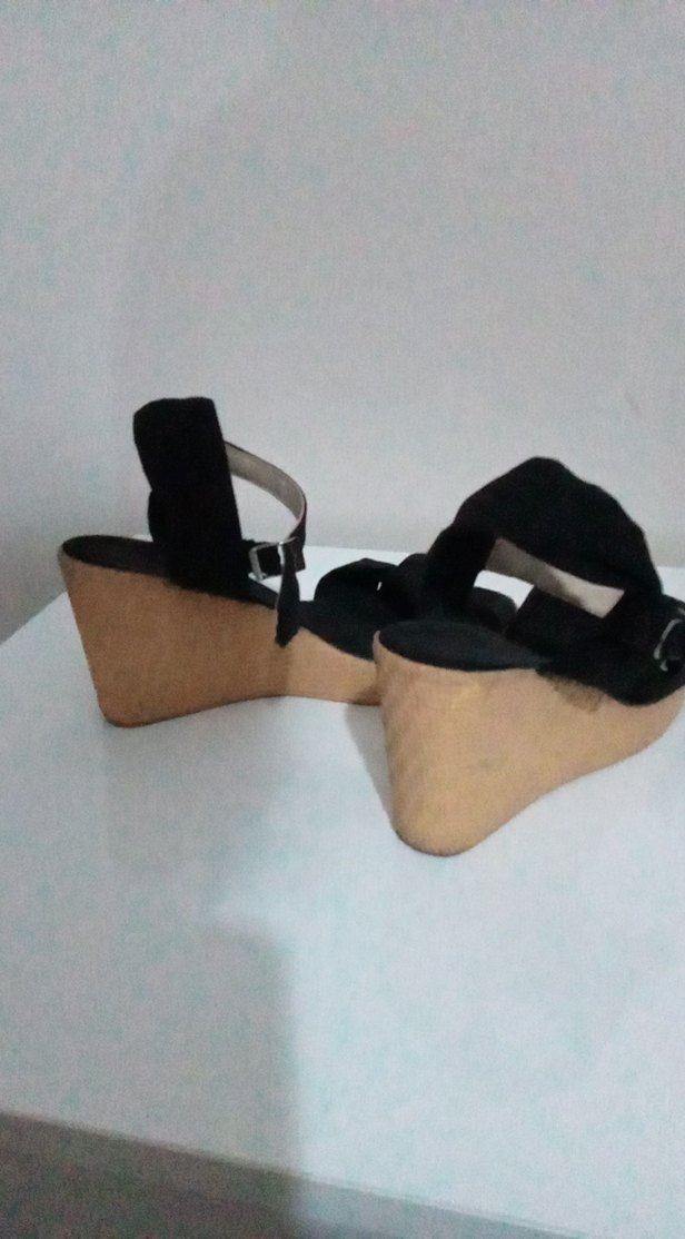 Siyah Tokalı Kadın Dolgu Topuk Sandalet - Görsel 4