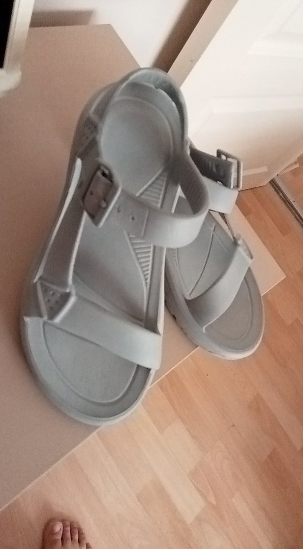 Gri Tokalı Sandalet - Görsel 3