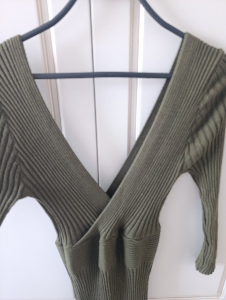 V Yaka Triko Uzun Kadın Elbise - Görsel 3