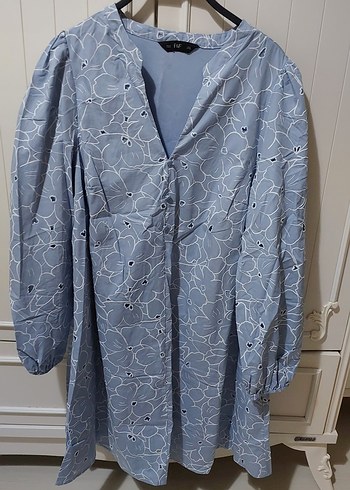 Nakışlı V Yaka Düğmeli astarli elbise oversize