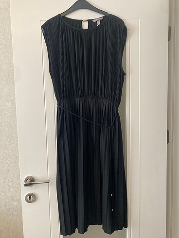 H&M pileli siyah elbise