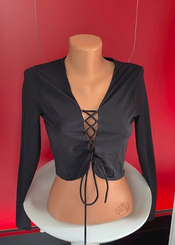 Siyah Bağcıklı V Yaka Gotik Crop Bluz