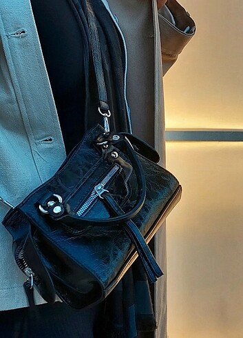 Siyah zara model(çekim yapildigi için takilmistir.)