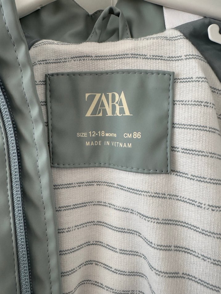 Zara Çocuk Kapüşonlu Açık Yeşil yağmurluk — görsel 3/3