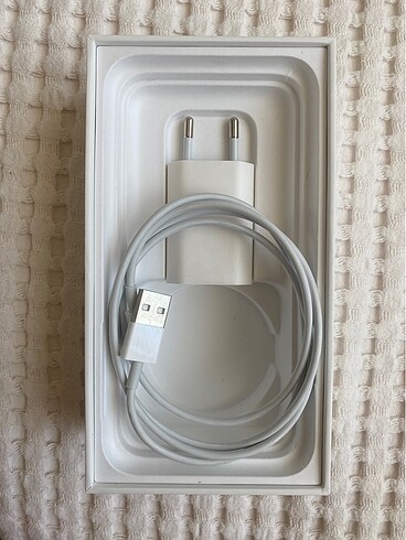 Apple şarj adaptör ve kablo