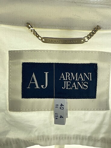 40 Beden beyaz Renk Armani Jeans Blazer %70 İndirimli.