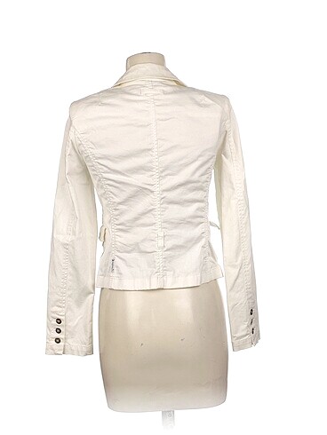 40 Beden Armani Jeans Blazer %70 İndirimli.