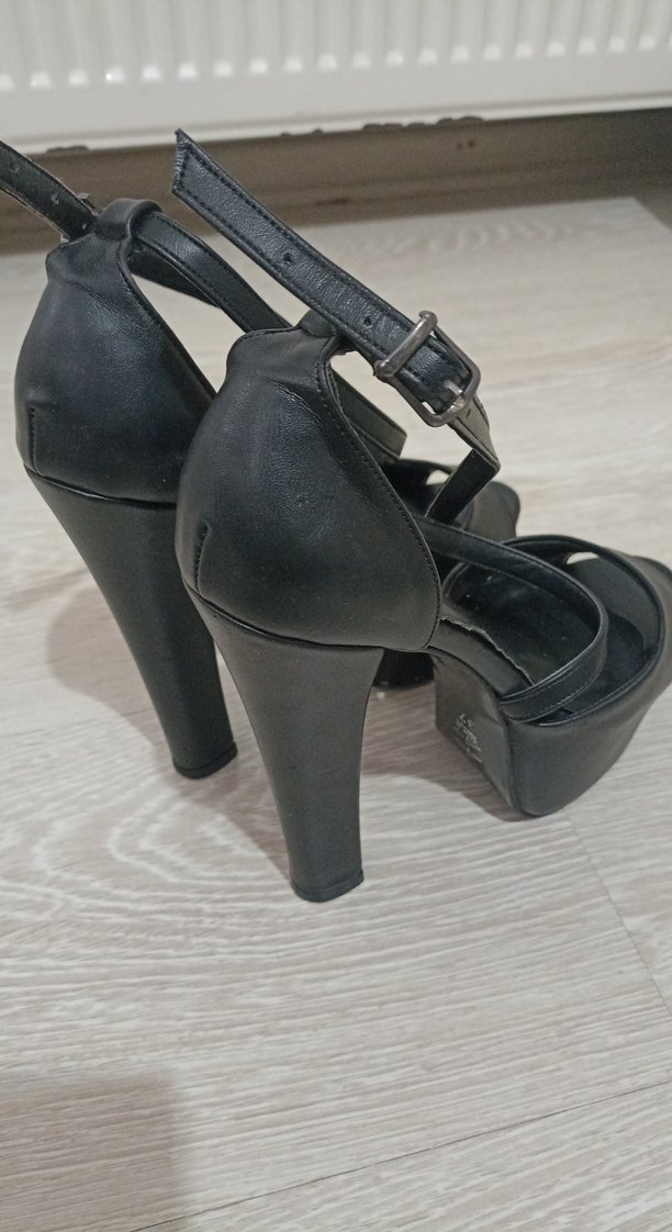 Siyah Platform Topuklu Kadın  Ayakkabısı çok az kulanılmıştır - Görsel 2