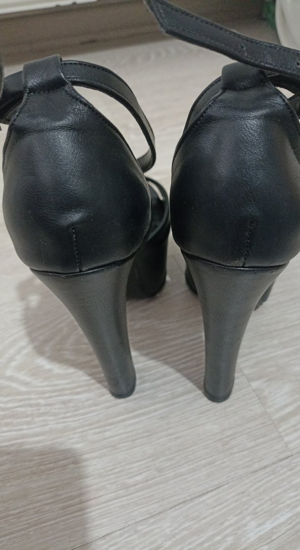 Siyah Platform Topuklu Kadın  Ayakkabısı çok az kulanılmıştır - Görsel 3