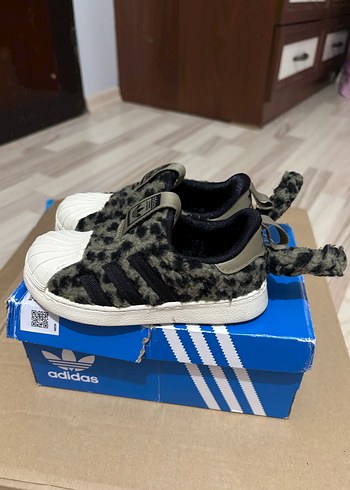 24 Beden Çocuk Gri Zebra Desenli Adidas Sneakers