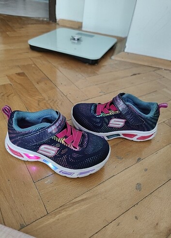 24 Beden Skechers yeni gibi