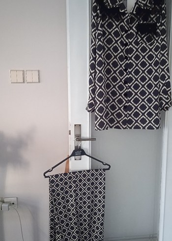 Desenli siyah iri Düğmeli pantolon takım - Görsel 4