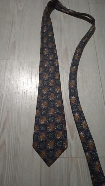 Vakko kravat . 0ipek.
