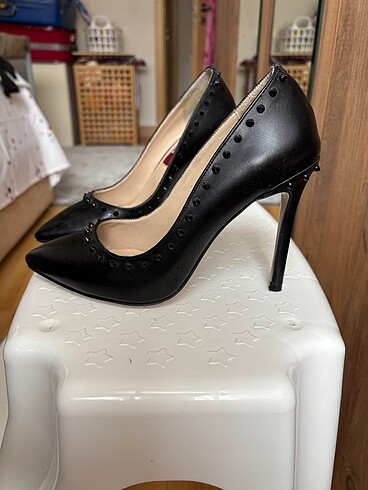 Barbara Bui model stiletto
